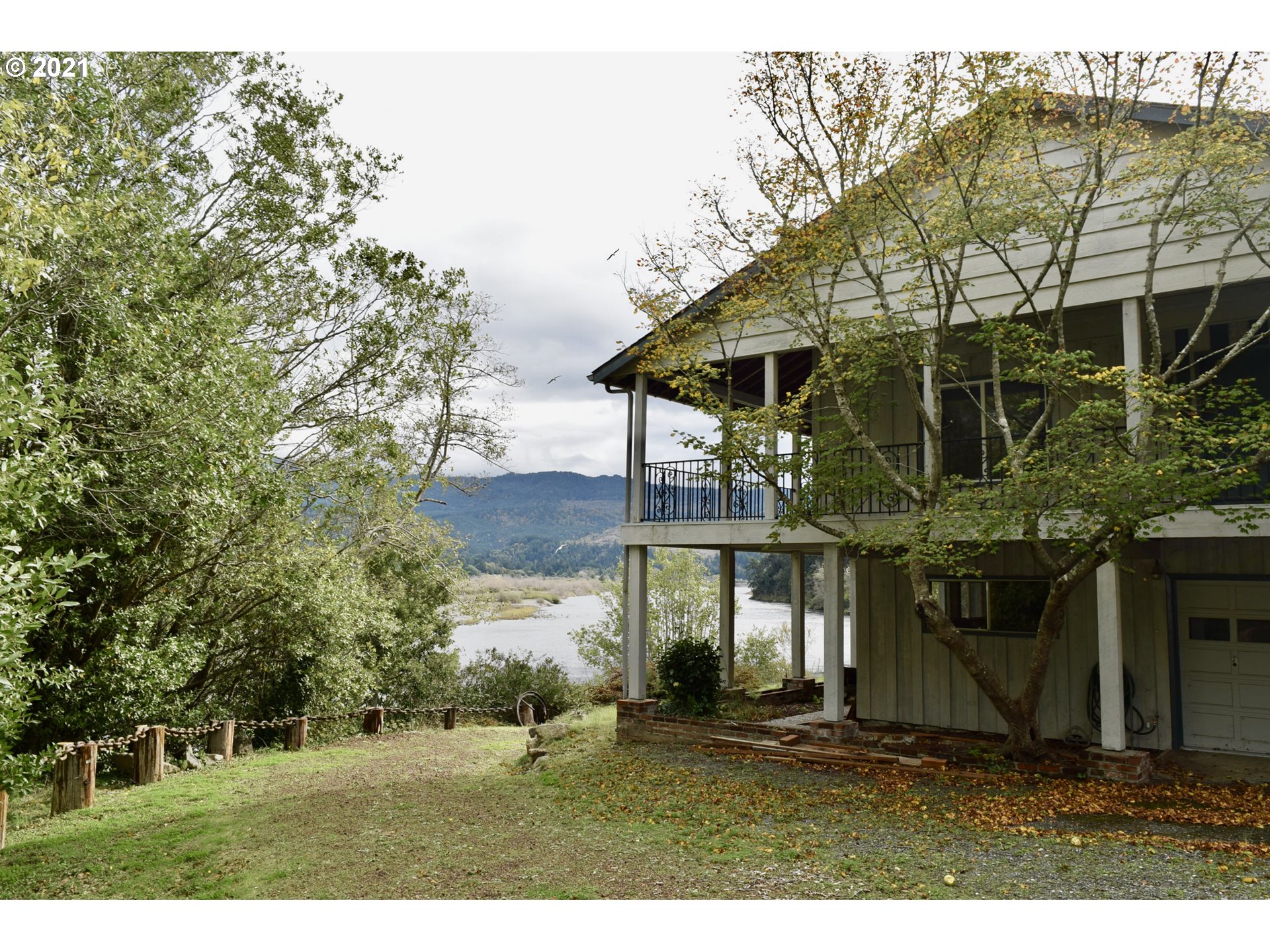 95020 North Bank Rogue River Road Gold Beach, OR 97444 - Photo 2 of 32 Gallery Image 2