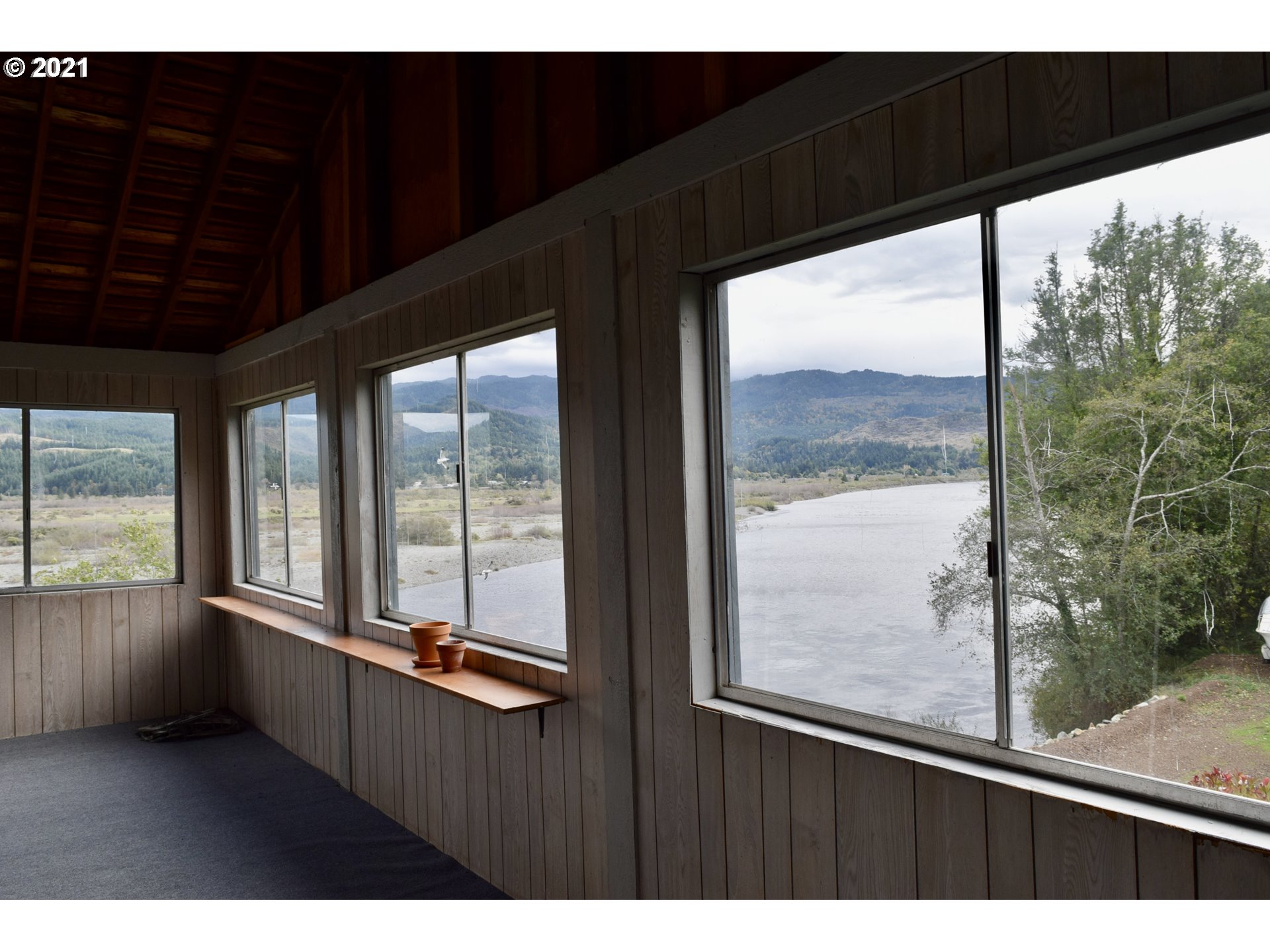95020 North Bank Rogue River Road Gold Beach, OR 97444 - Photo 15 of 32 Gallery Image 15