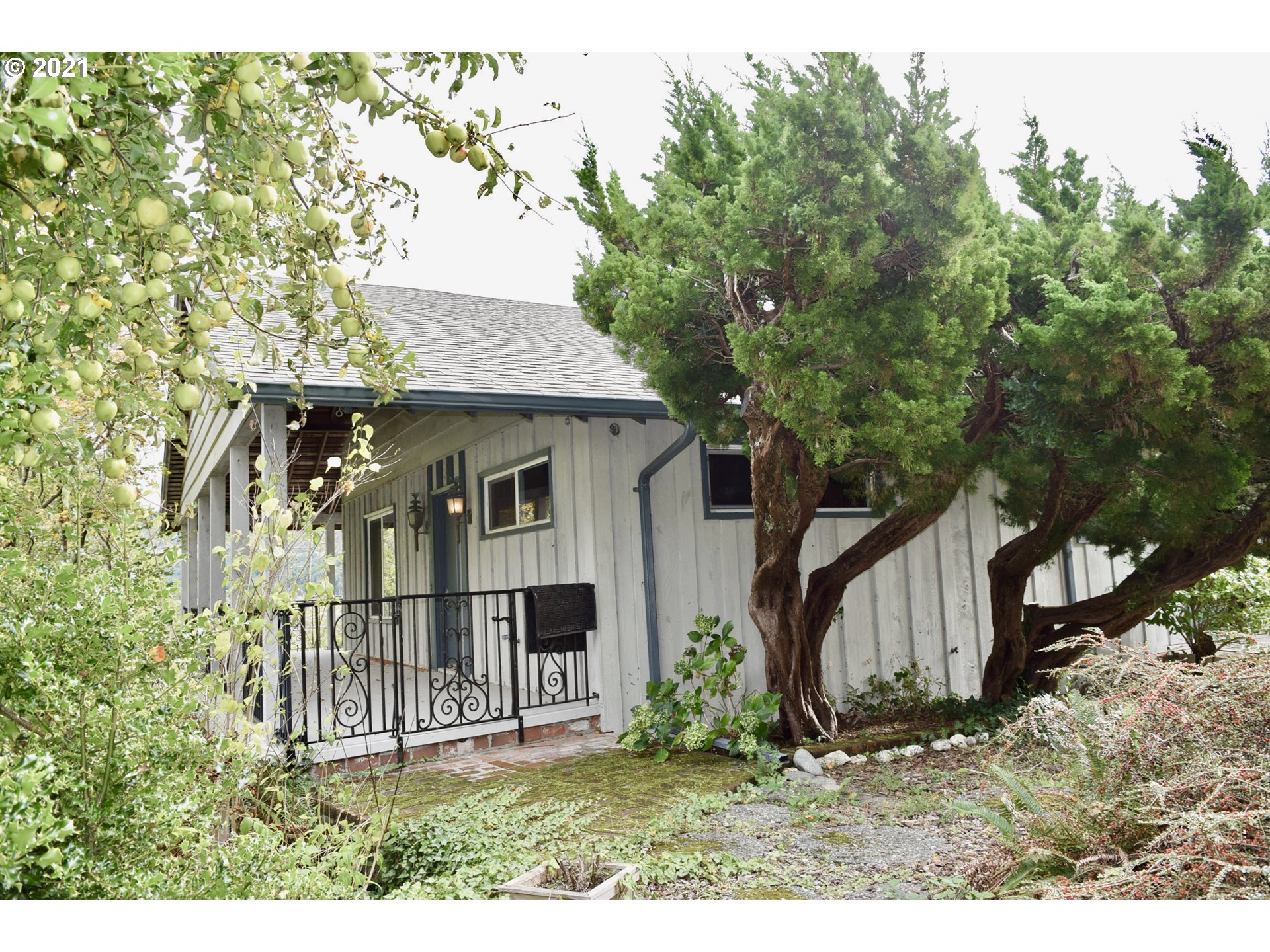 95020 North Bank Rogue River Road Gold Beach, OR 97444 - Photo 3 of 32 Gallery Image 3