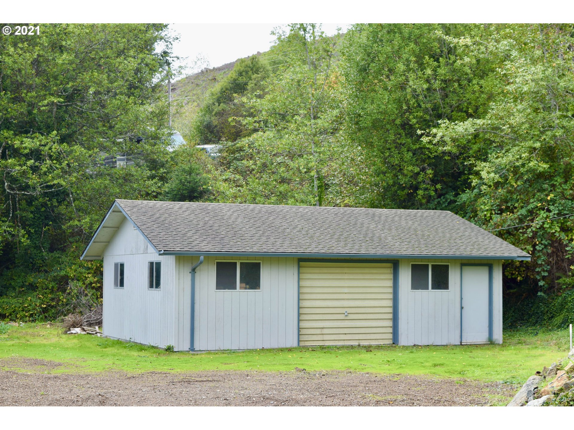 95020 North Bank Rogue River Road Gold Beach, OR 97444 - Photo 26 of 32 Gallery Image 26