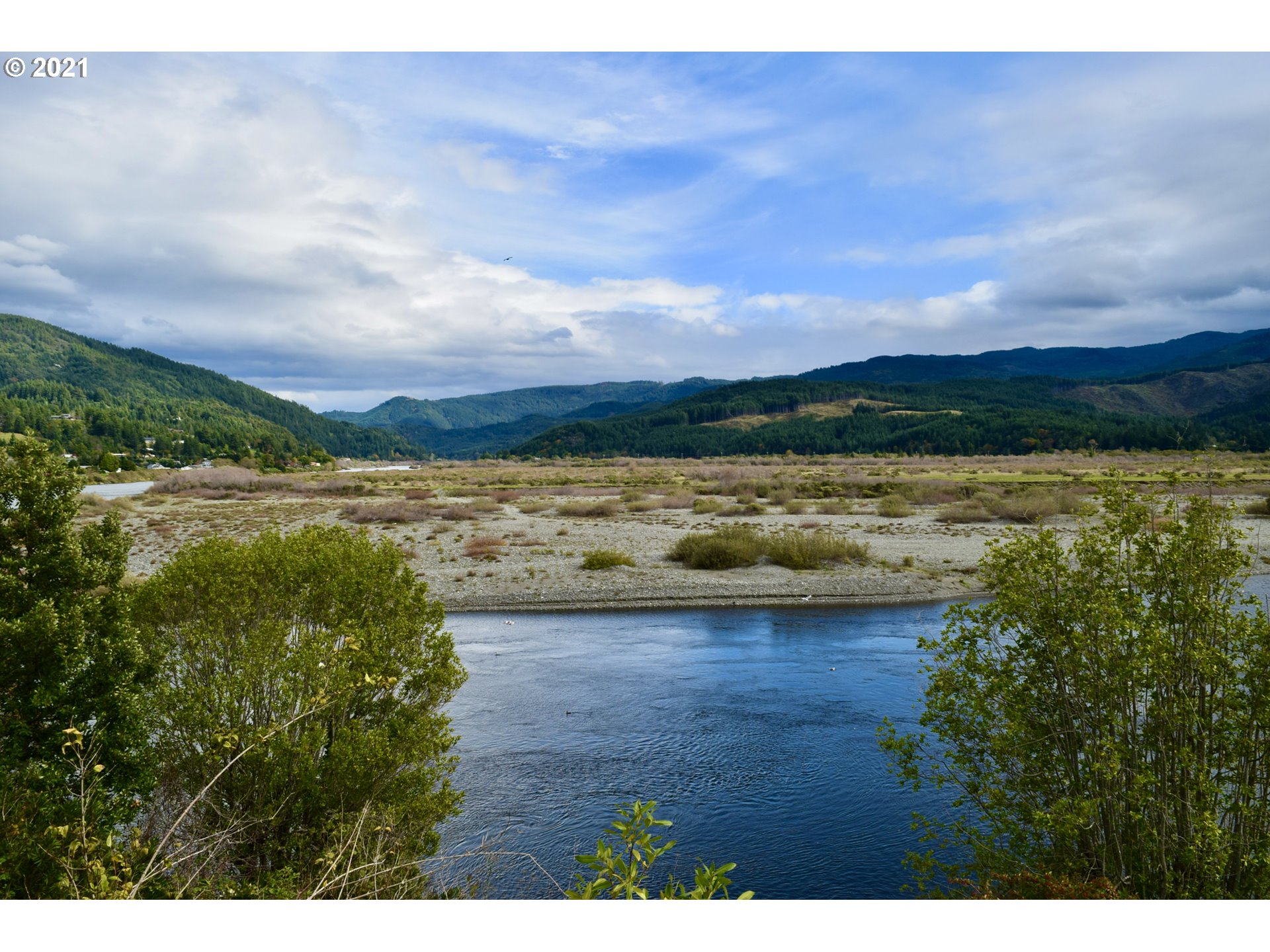 95020 North Bank Rogue River Road Gold Beach, OR 97444 - Photo 4 of 32 Gallery Image 4