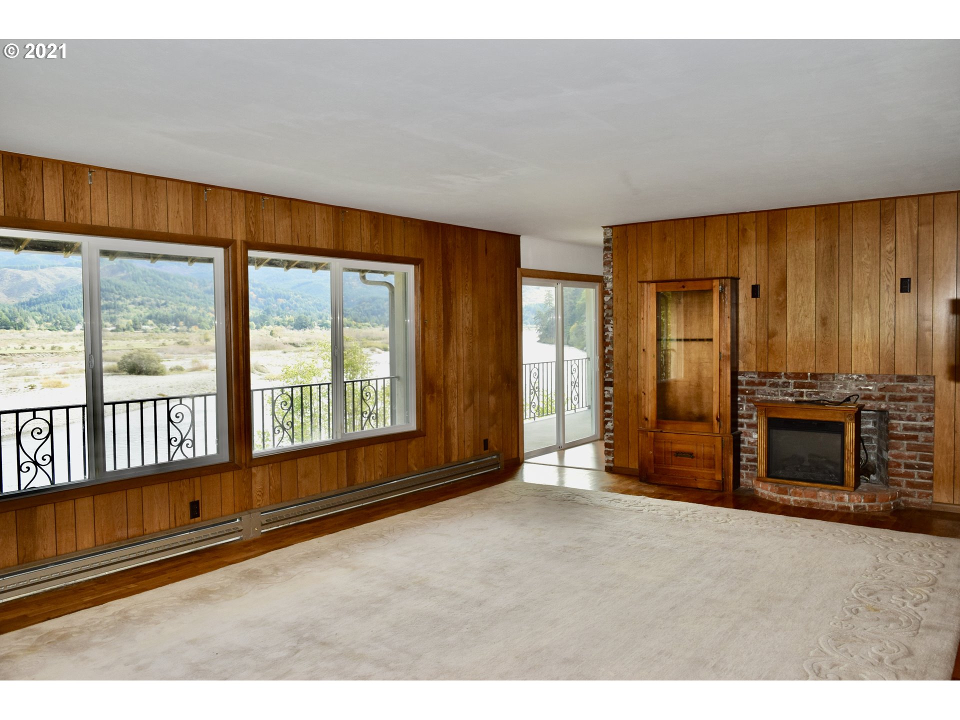 95020 North Bank Rogue River Road Gold Beach, OR 97444 - Photo 5 of 32 Gallery Image 5