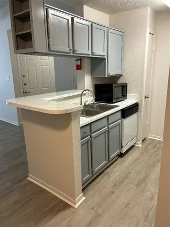 $1,100 | 2121 Hepburn Street, Unit 404, Houston, TX 77054