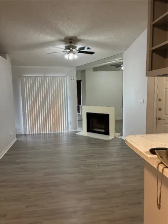 $1,100 | 2121 Hepburn Street, Unit 404, Houston, TX 77054