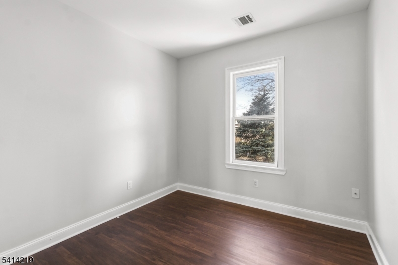 322 Rutherford Boulevard Clifton, NJ 07014 - Photo 4 of 15