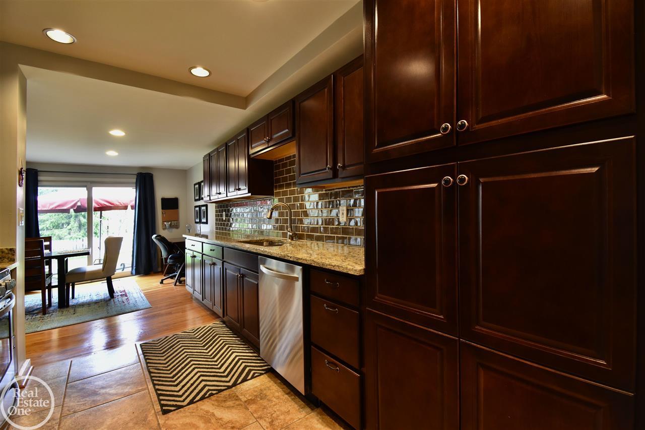 1280 North Oxford Road Grosse Pointe, MI 48236 - Photo 6 of 27 50008286-5.JPG