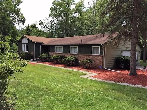 $2,500 | 22987 West 13 Mile Road, Beverly Hills, MI 48025
