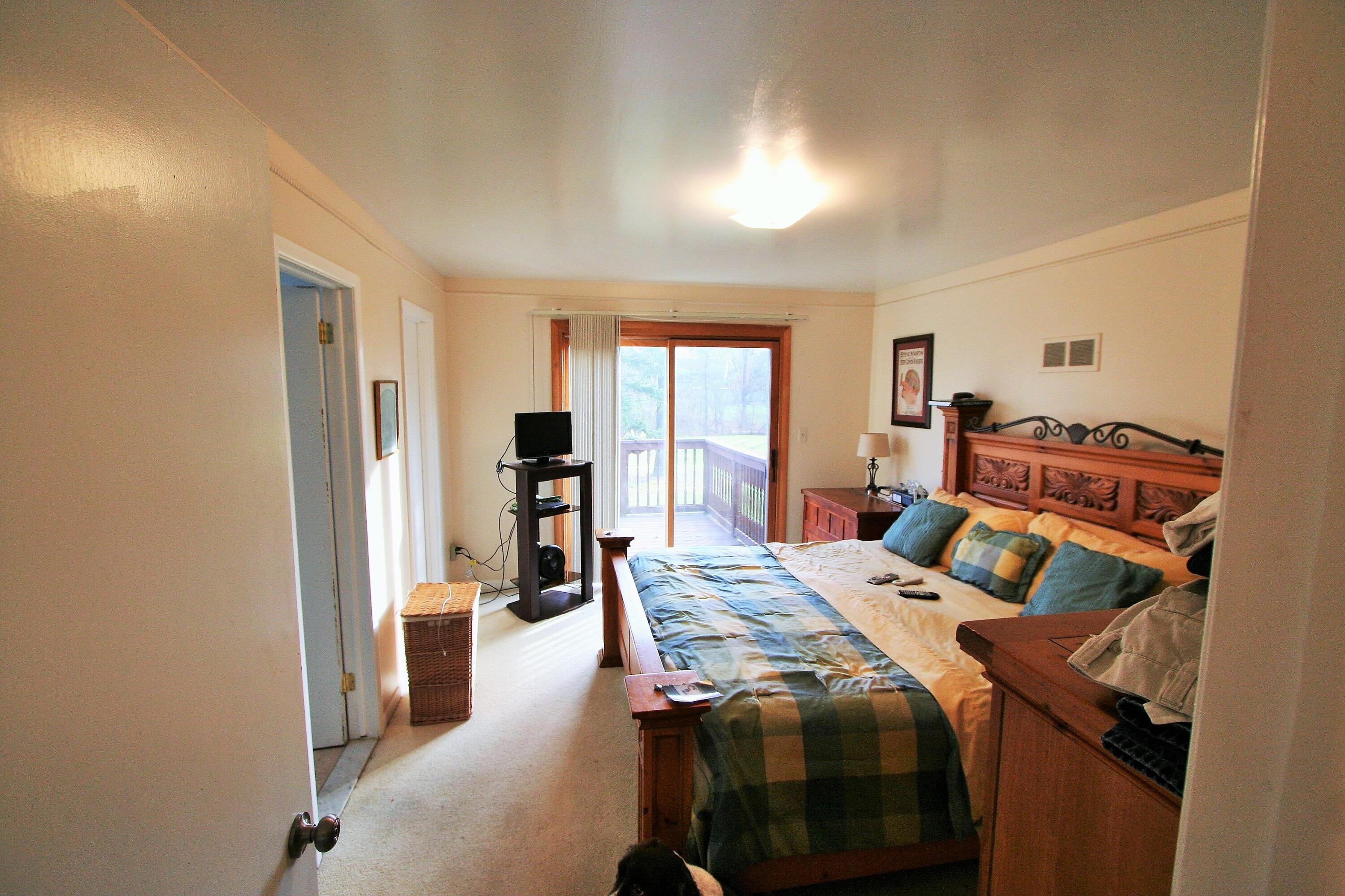 22987 West 13 Mile Road Beverly Hills, MI 48025 - Photo 15 of 26 master bed