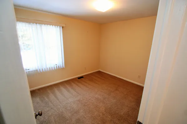 $2,500 | 22987 West 13 Mile Road, Beverly Hills, MI 48025