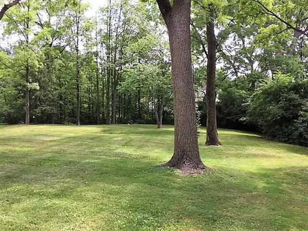 $2,500 | 22987 West 13 Mile Road, Beverly Hills, MI 48025