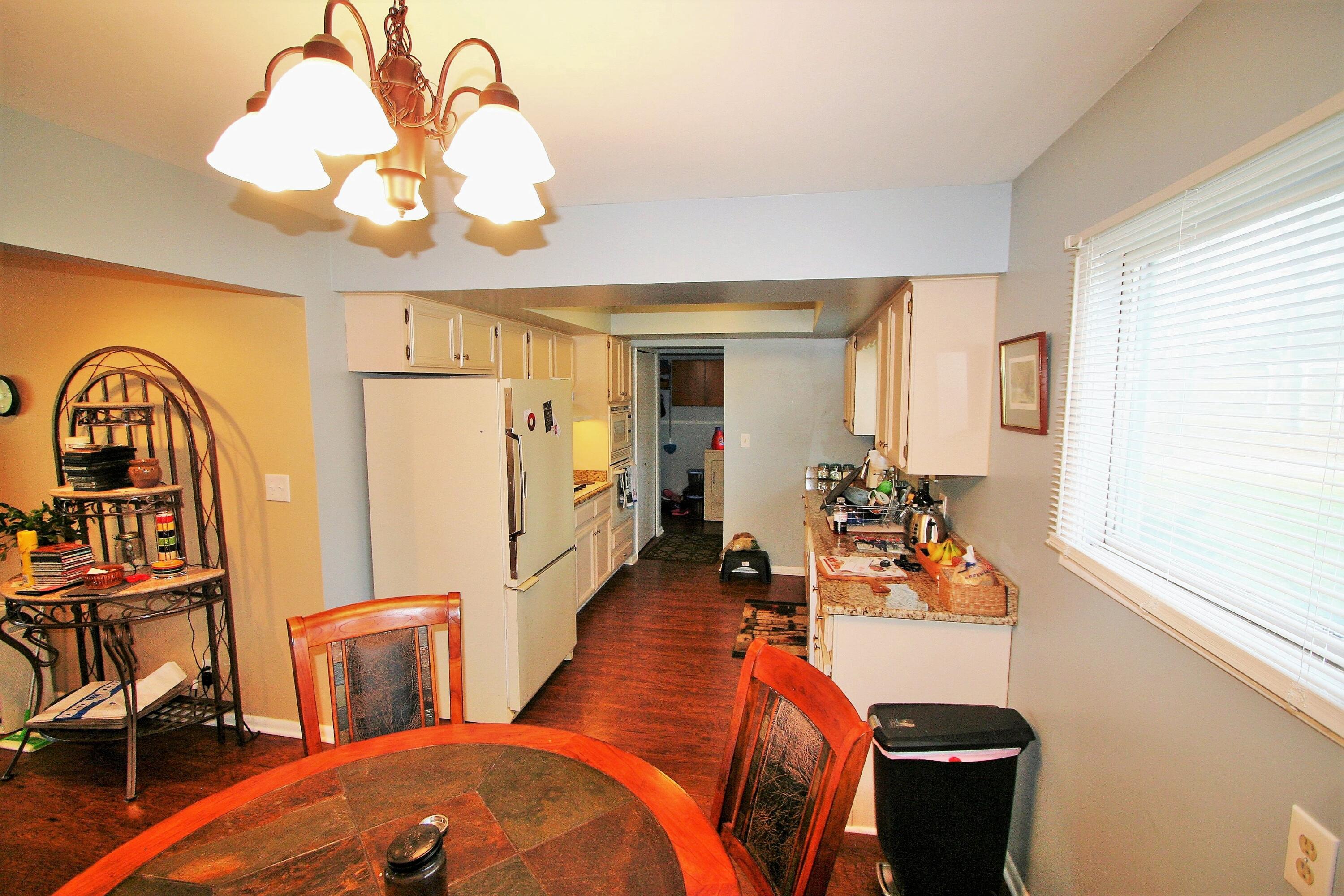 22987 West 13 Mile Road Beverly Hills, MI 48025 - Photo 6 of 26 kitchen