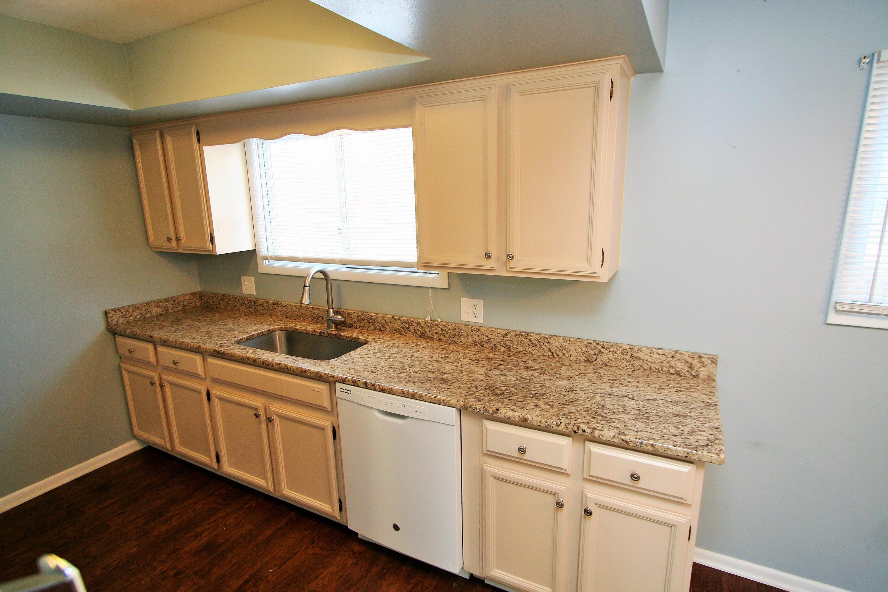 22987 West 13 Mile Road Beverly Hills, MI 48025 - Photo 7 of 26 kitchen