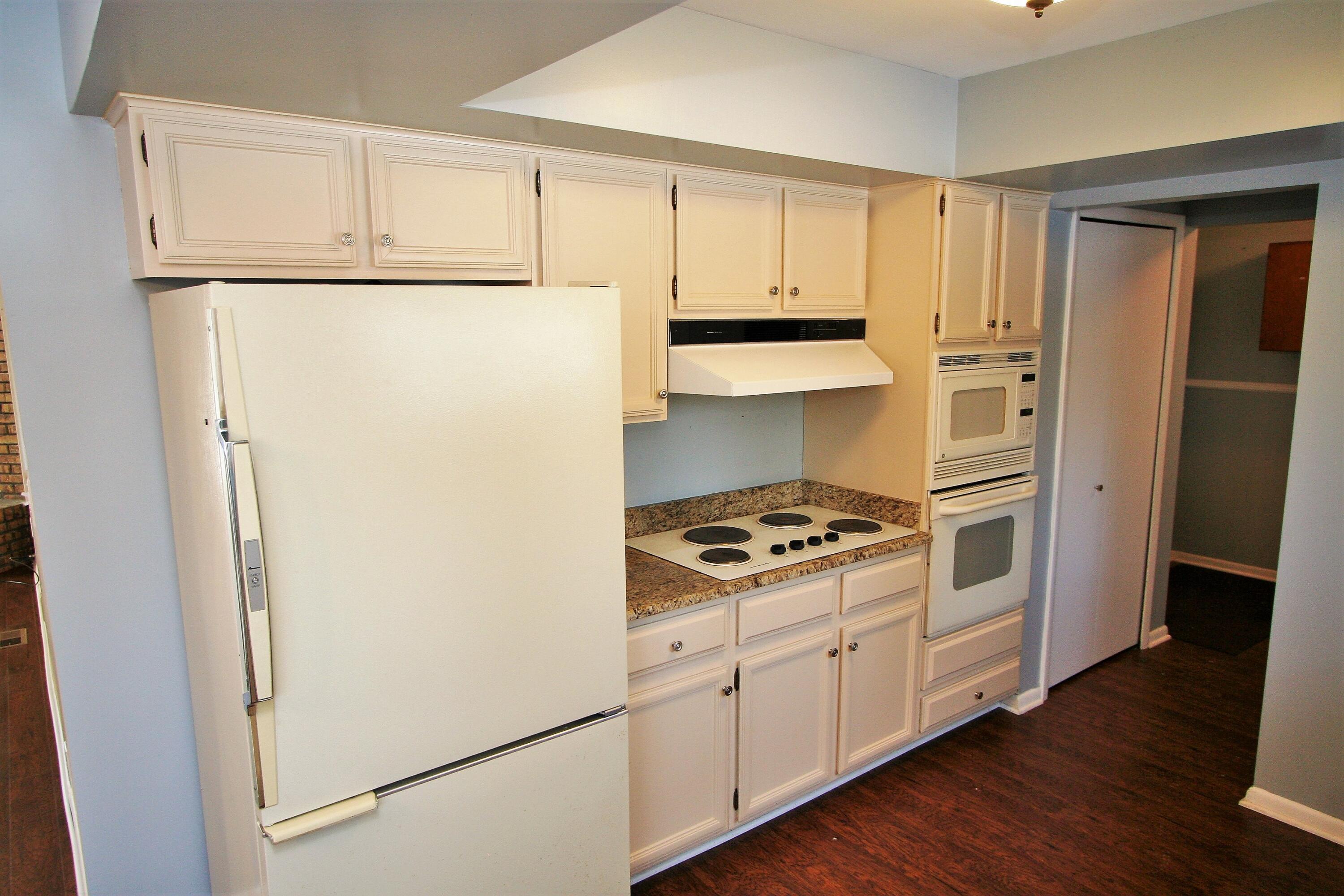 22987 West 13 Mile Road Beverly Hills, MI 48025 - Photo 8 of 26 Kitchen