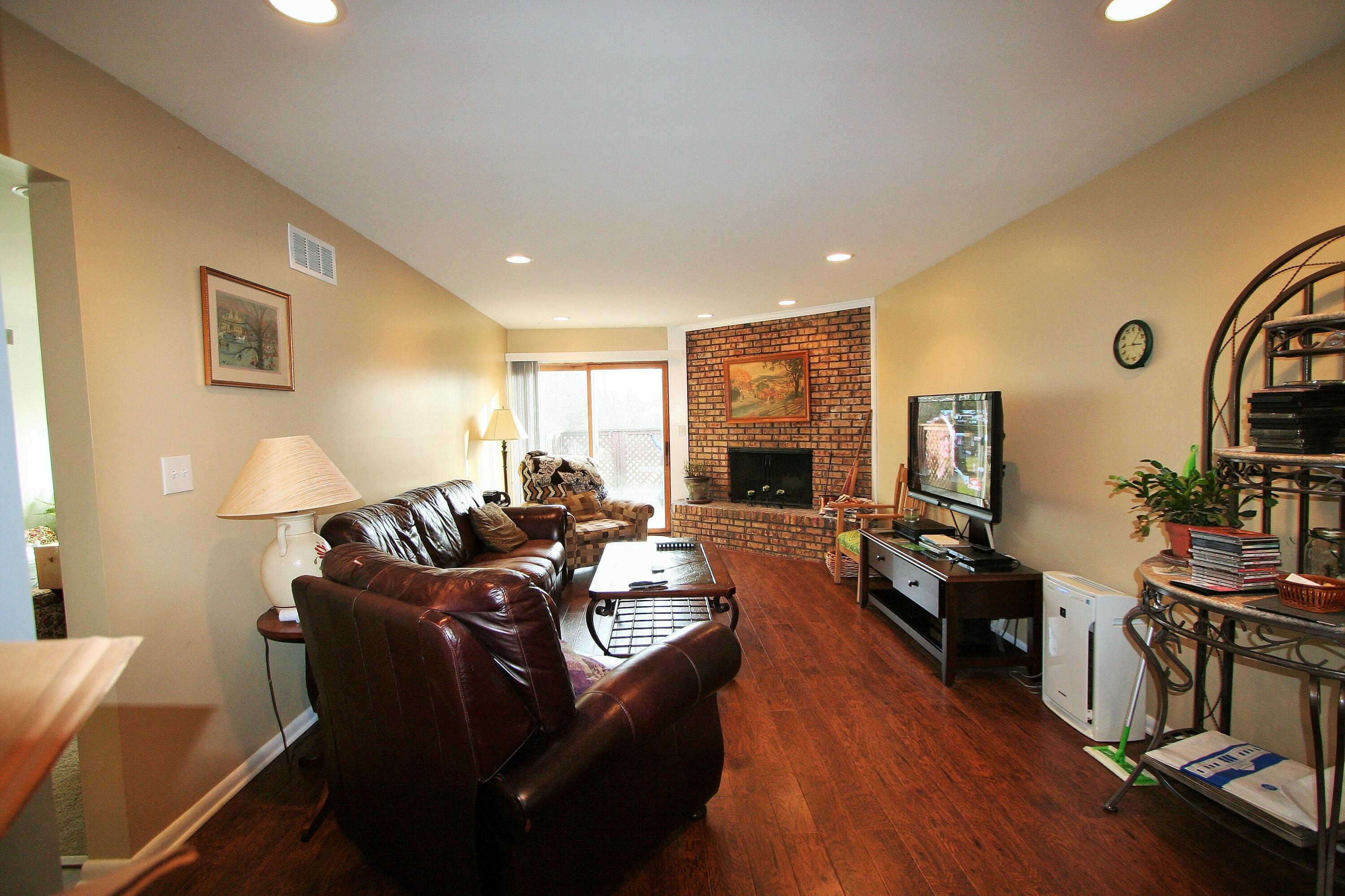 22987 West 13 Mile Road Beverly Hills, MI 48025 - Photo 9 of 26 Family room