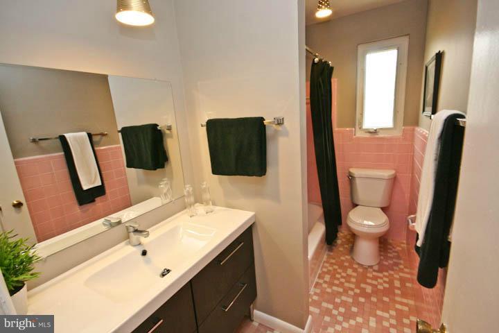 740 Whitaker Terrace Silver Spring, MD 20901 - Photo 4 of 29 Bath #2