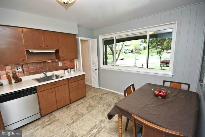 740 Whitaker Terrace Silver Spring, MD 20901 - Photo 7 of 29 Kitchen