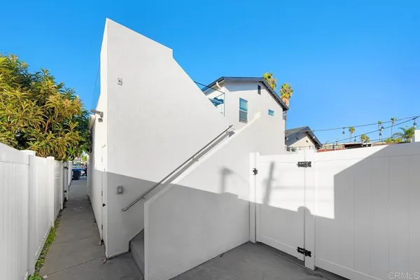 a view of a house with entryway and stairs