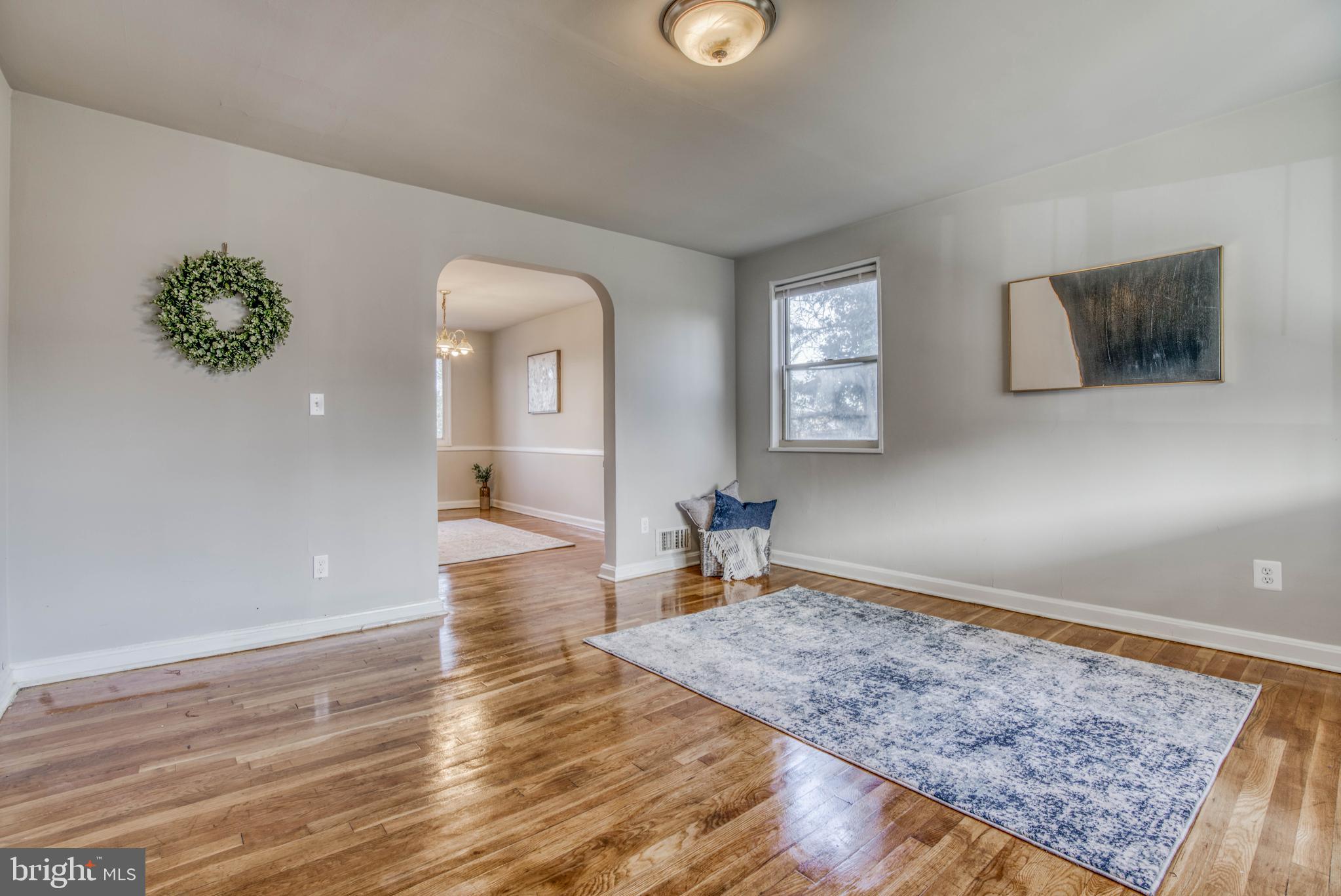 5514 Channing Road Baltimore, MD 21229 - Photo 3 of 39 Living Room