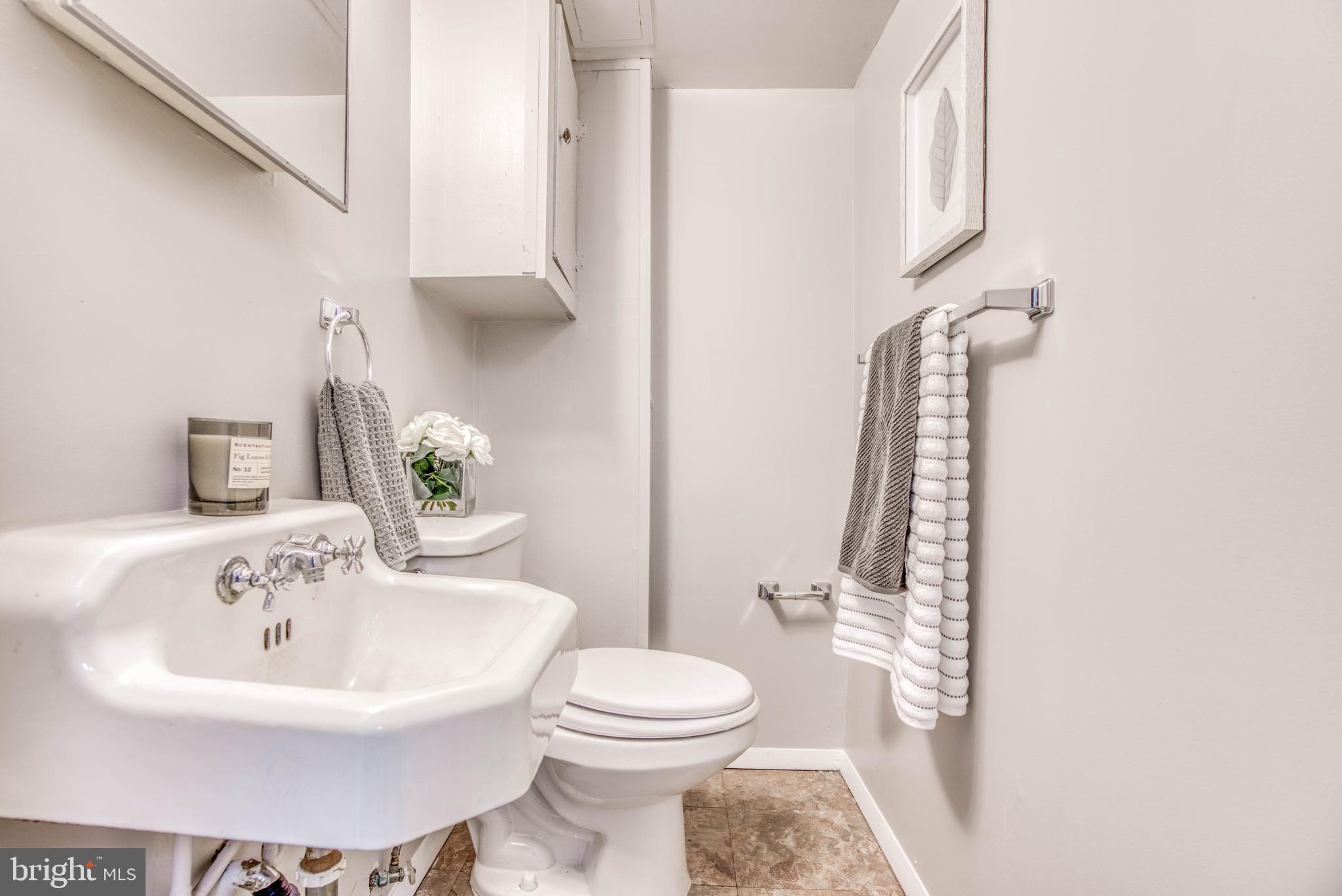 5514 Channing Road Baltimore, MD 21229 - Photo 33 of 39 Half Bath