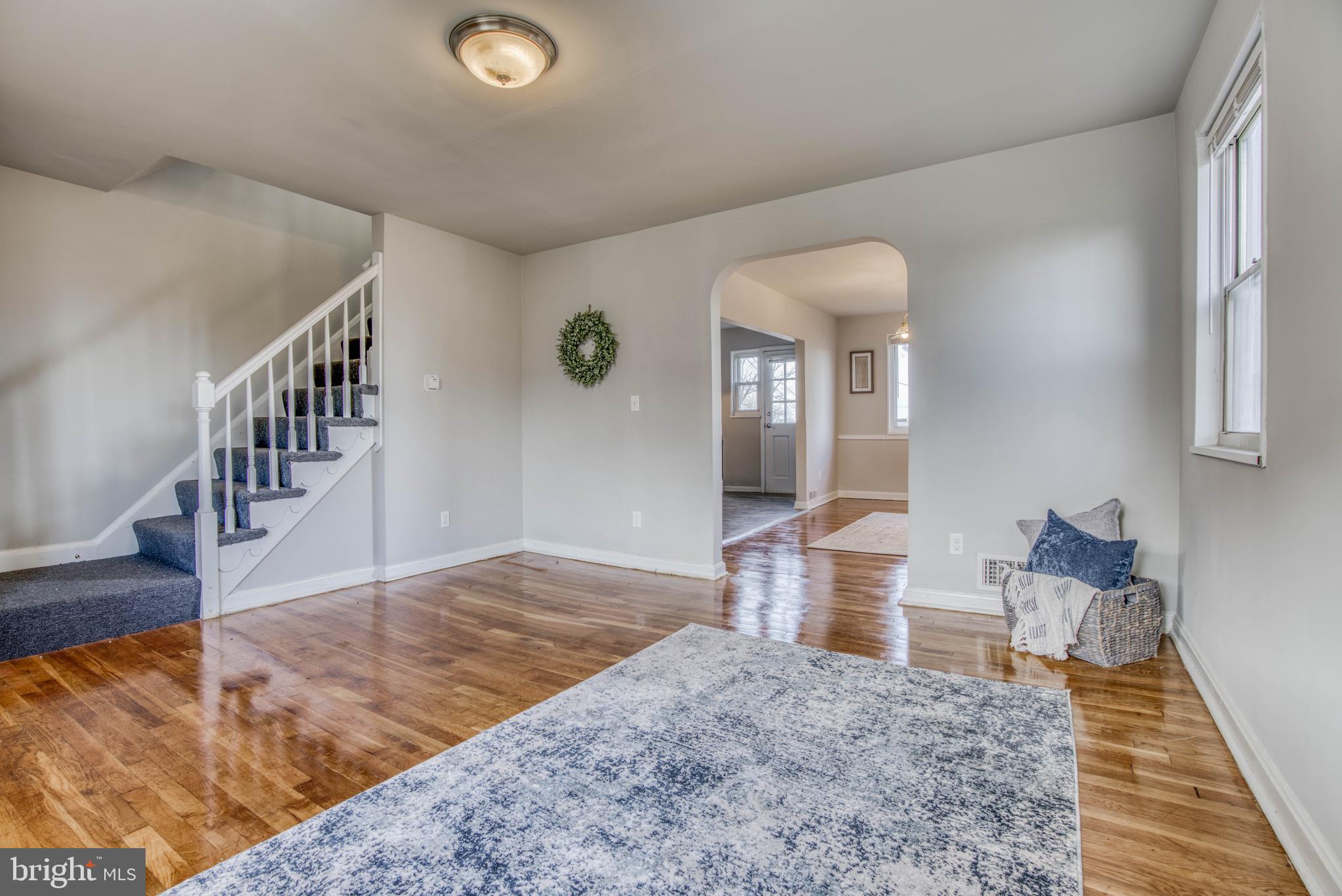 5514 Channing Road Baltimore, MD 21229 - Photo 5 of 39 Living Room