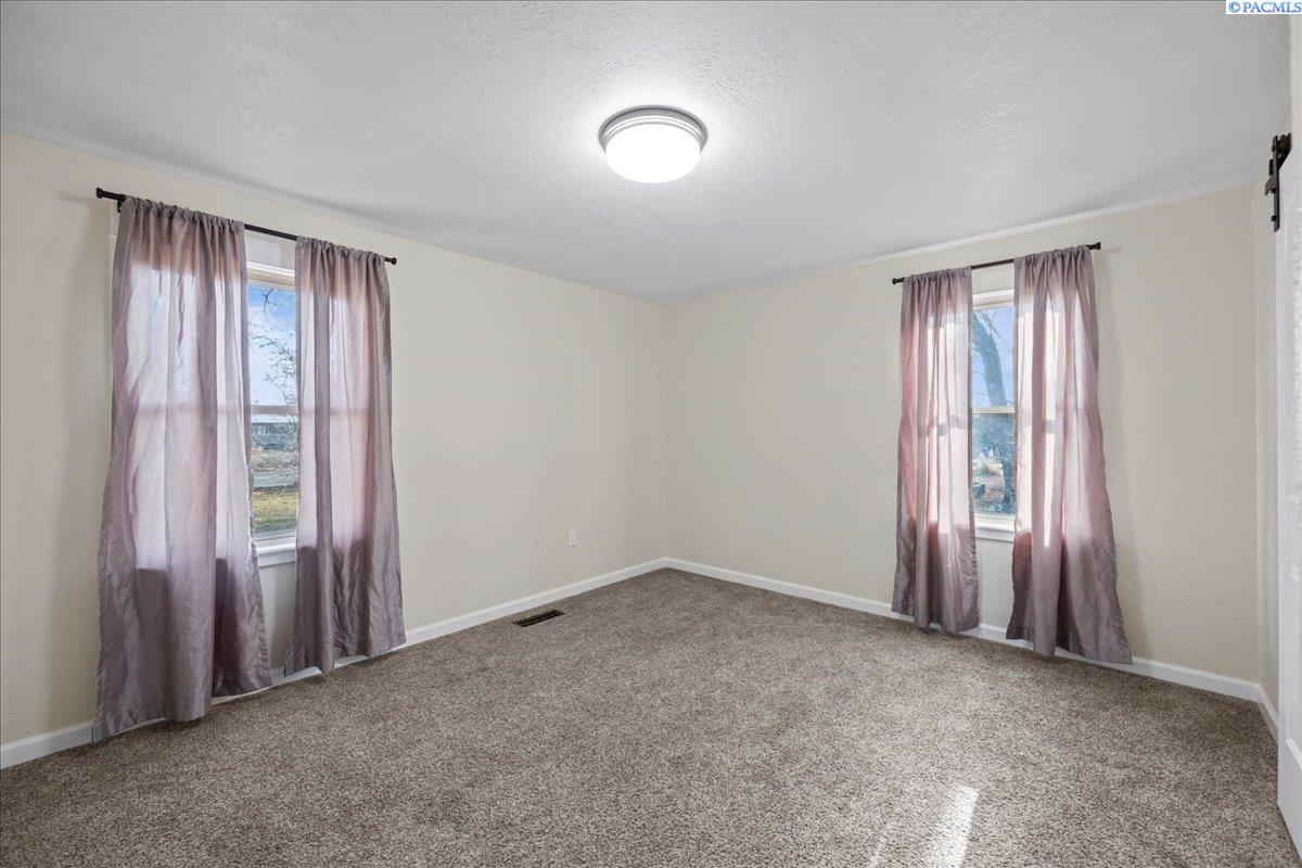 23206 South Finley Road Kennewick, WA 99337 - Photo 13 of 24 Gallery Image 13