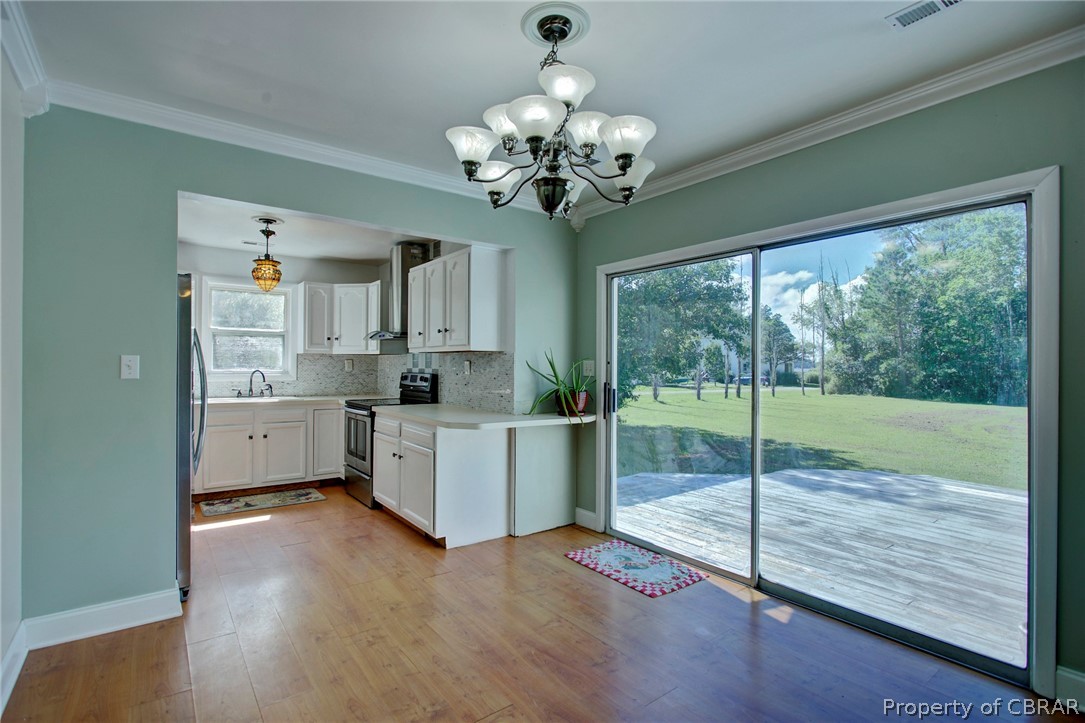 3464 Severn River Road Hayes, VA 23072 - Photo 11 of 30 Dining Area to Kitchen