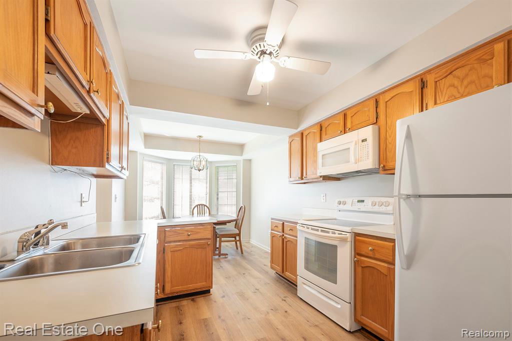 114 Meadow Ln Circle, Unit 30 Rochester Hills, MI 48307 - Photo 7 of 19
