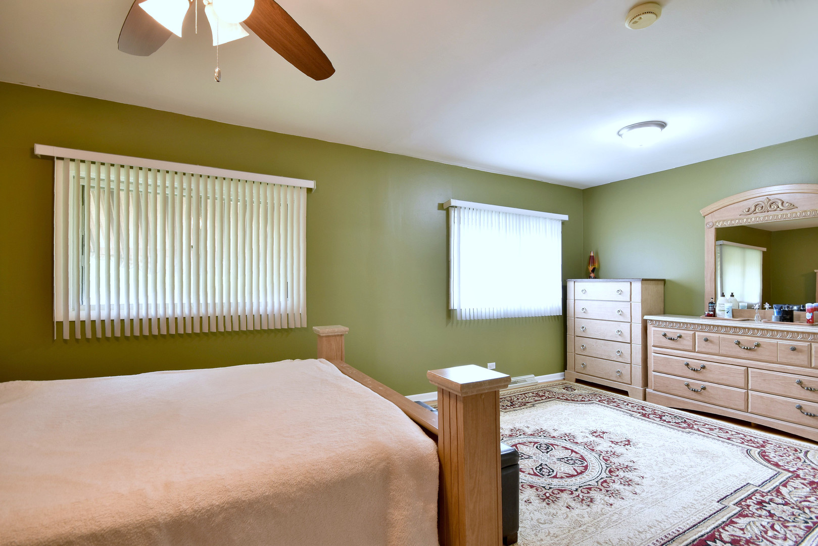 1042 North Wheeling Road, Unit 1042 Mount Prospect, IL 60056 - Photo 15 of 32 a bedroom with a bed and a dresser