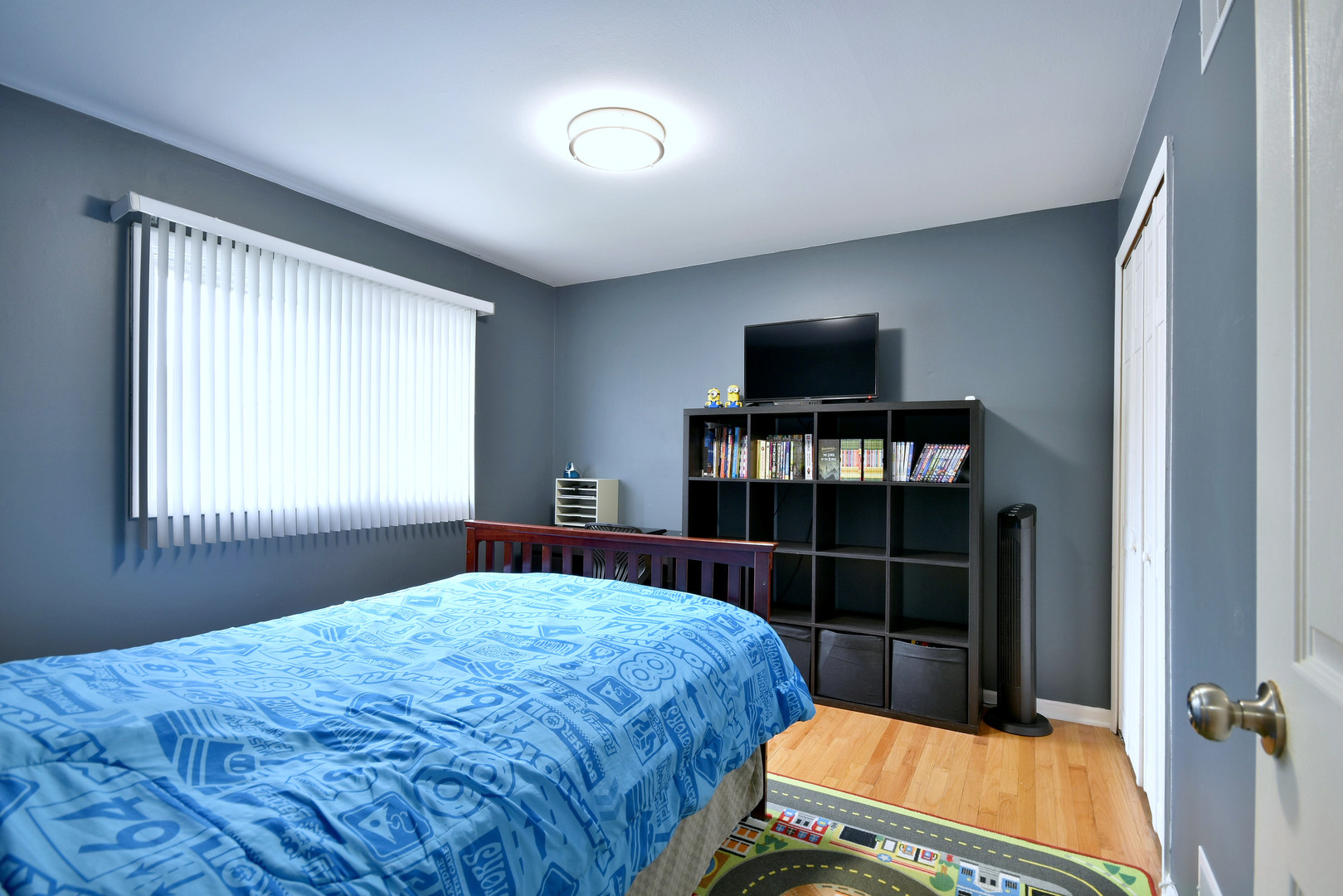 1042 North Wheeling Road, Unit 1042 Mount Prospect, IL 60056 - Photo 16 of 32 a bedroom with a bed and a window