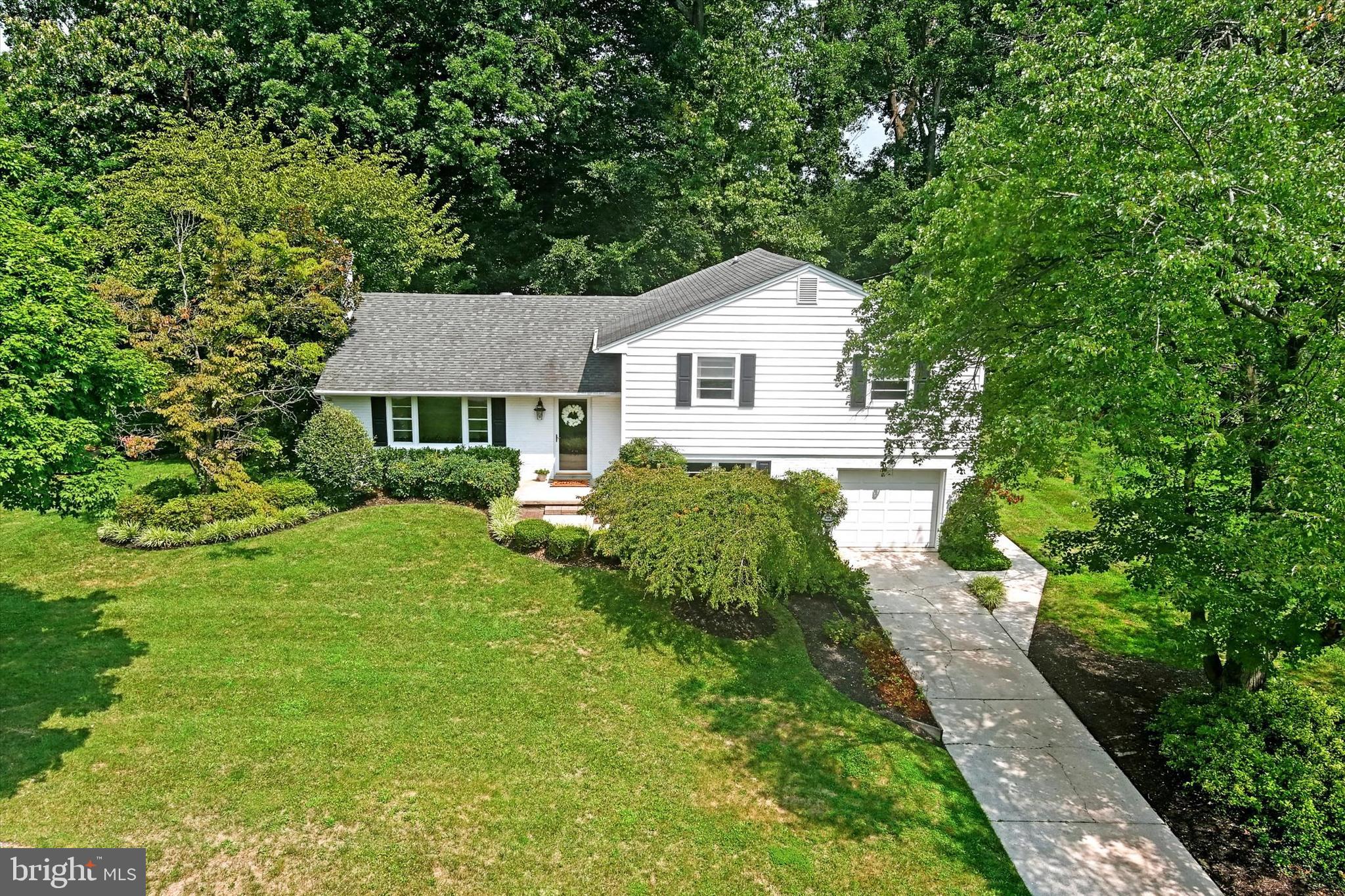 Welcome to 208 E Ridgely Rd