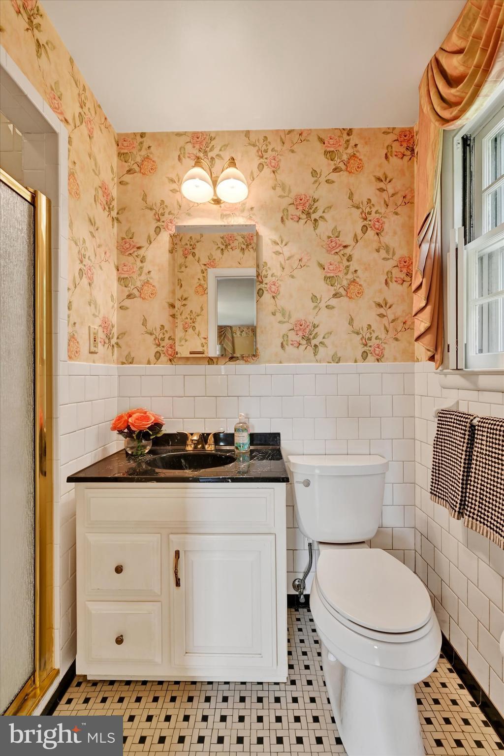 208 East Ridgely Road Lutherville-Timonium, MD 21093 - Photo 28 of 48 Primary floor bath