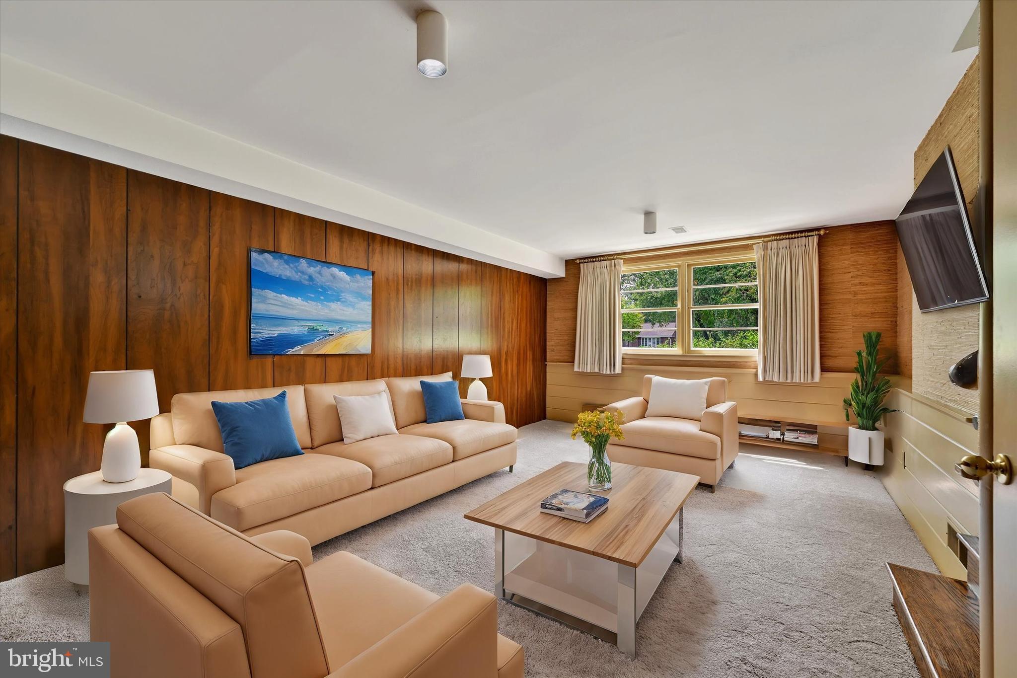 208 East Ridgely Road Lutherville-Timonium, MD 21093 - Photo 30 of 48 Family room/den