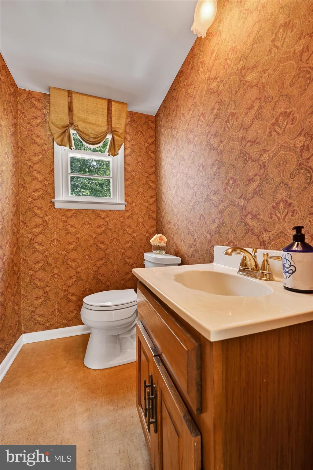 208 East Ridgely Road Lutherville-Timonium, MD 21093 - Photo 34 of 48 Half bath off den