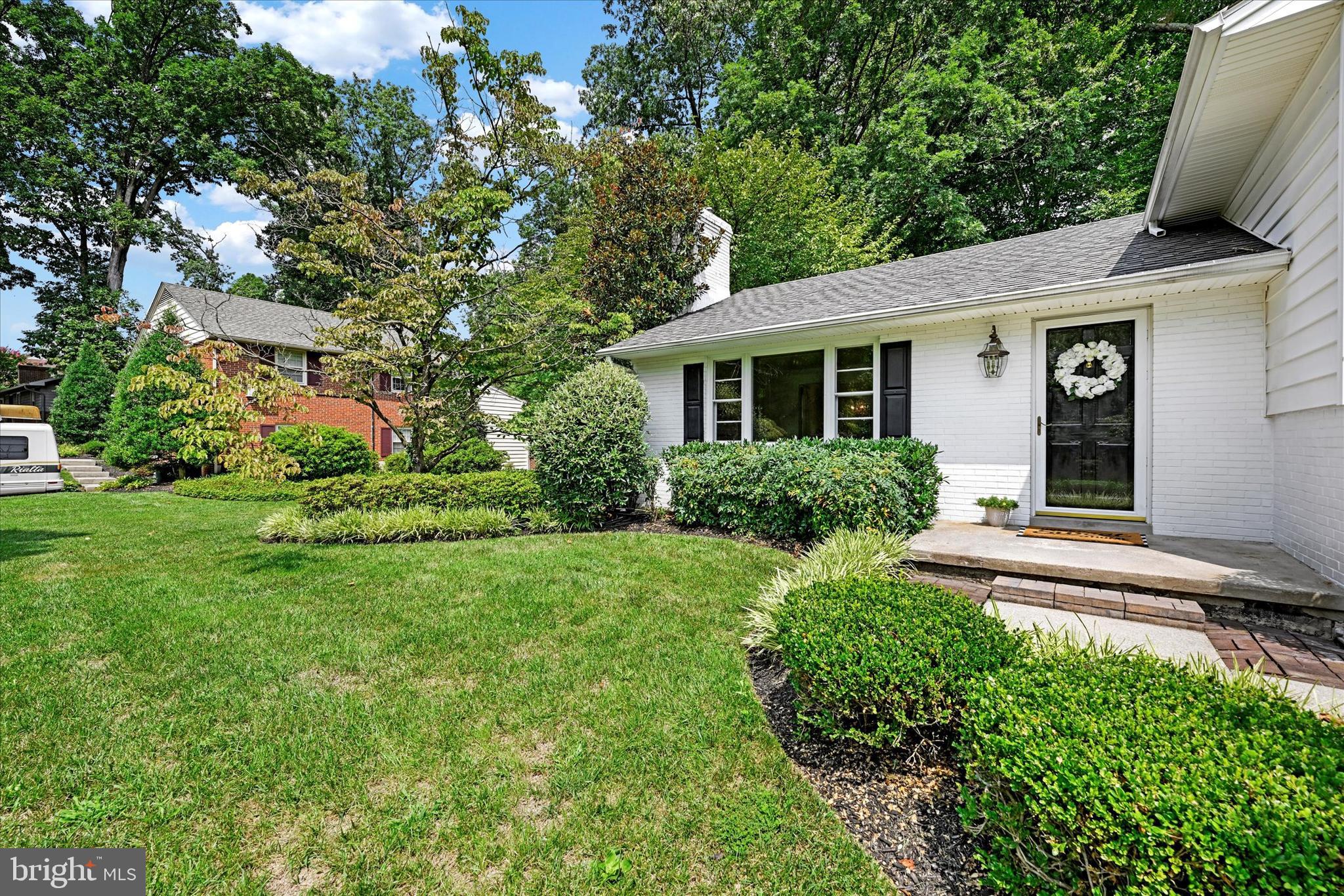 208 East Ridgely Road Lutherville-Timonium, MD 21093 - Photo 5 of 48 Charming inside and out!