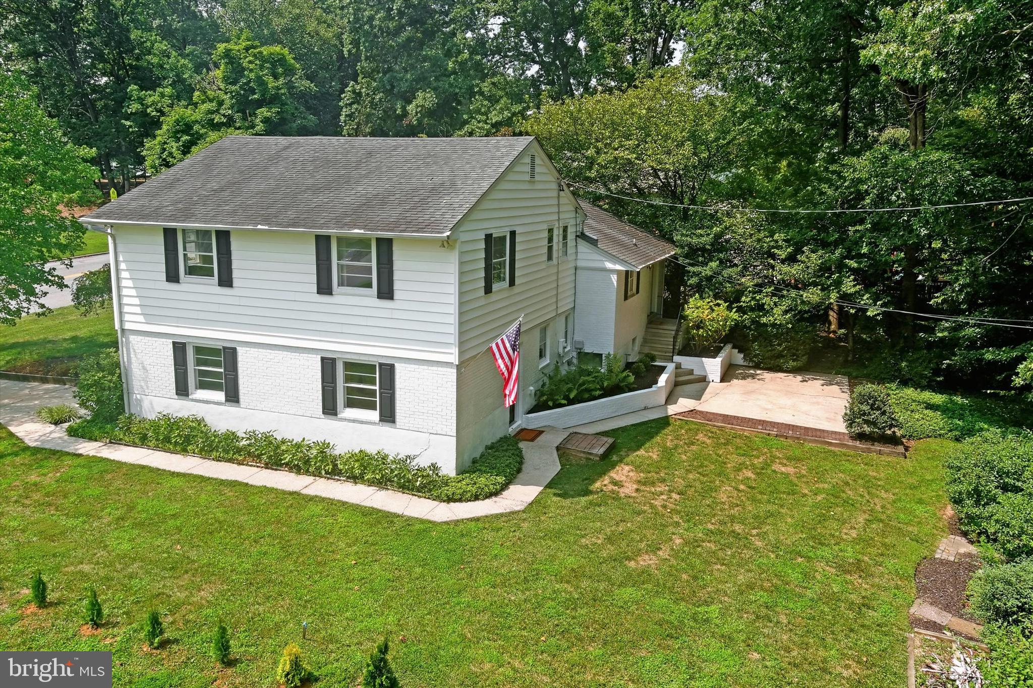 208 East Ridgely Road Lutherville-Timonium, MD 21093 - Photo 6 of 48 Large lot and private