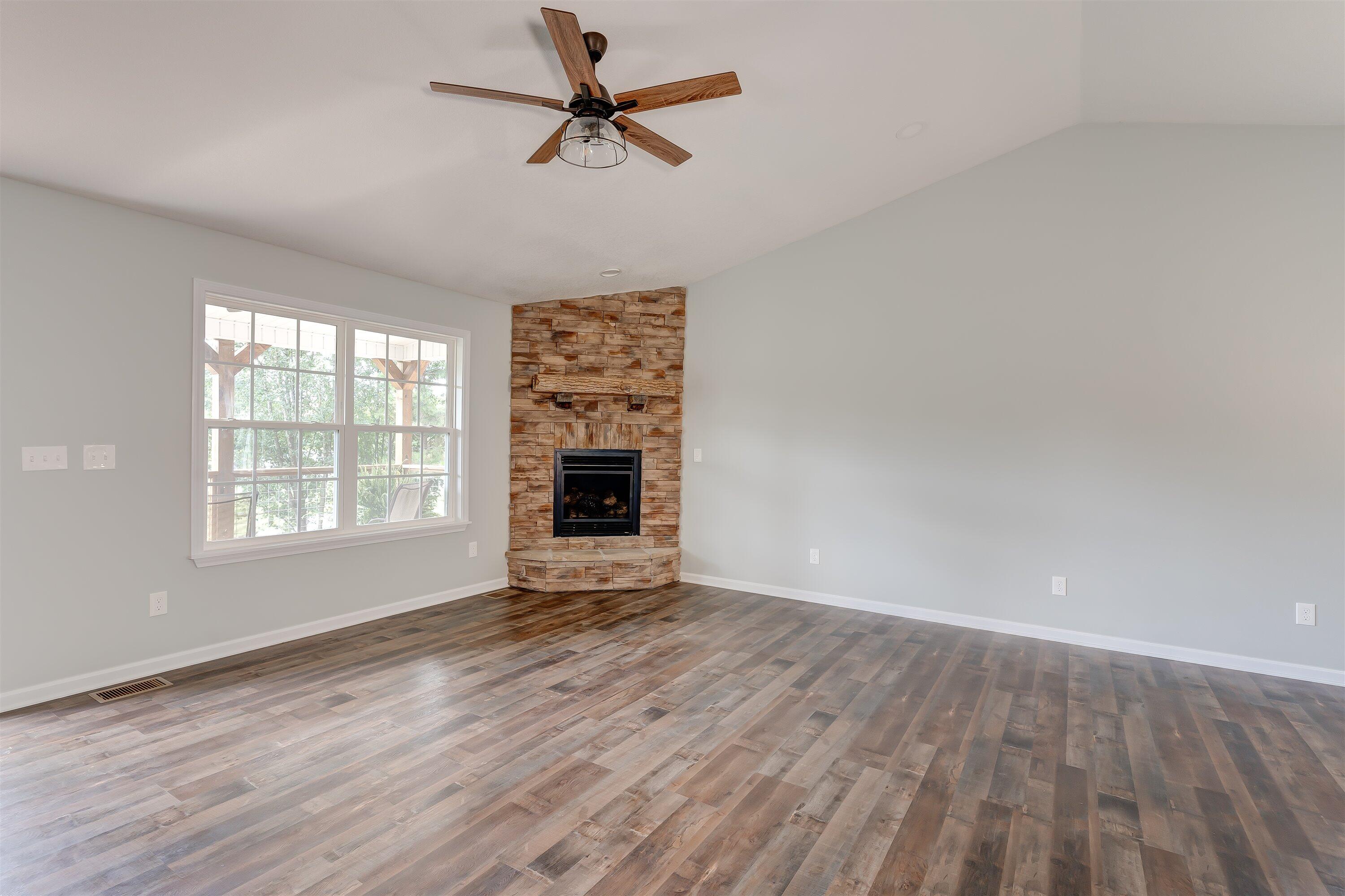 825 Little Valley Road Loudon, TN 37774 - Photo 4 of 19 04-825 Little Valley Rd-4