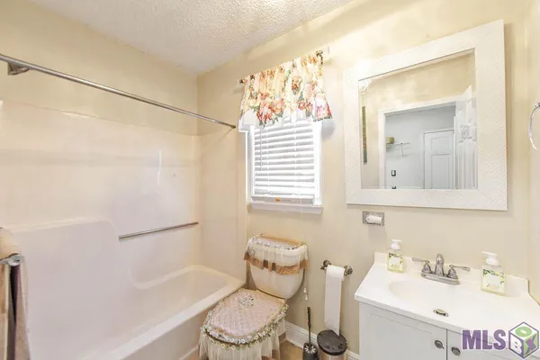 $410,000 | 208 Highway 20 Thibodaux La, Thibodaux, LA 70301