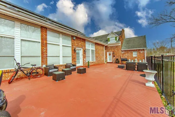 $410,000 | 208 Highway 20 Thibodaux La, Thibodaux, LA 70301