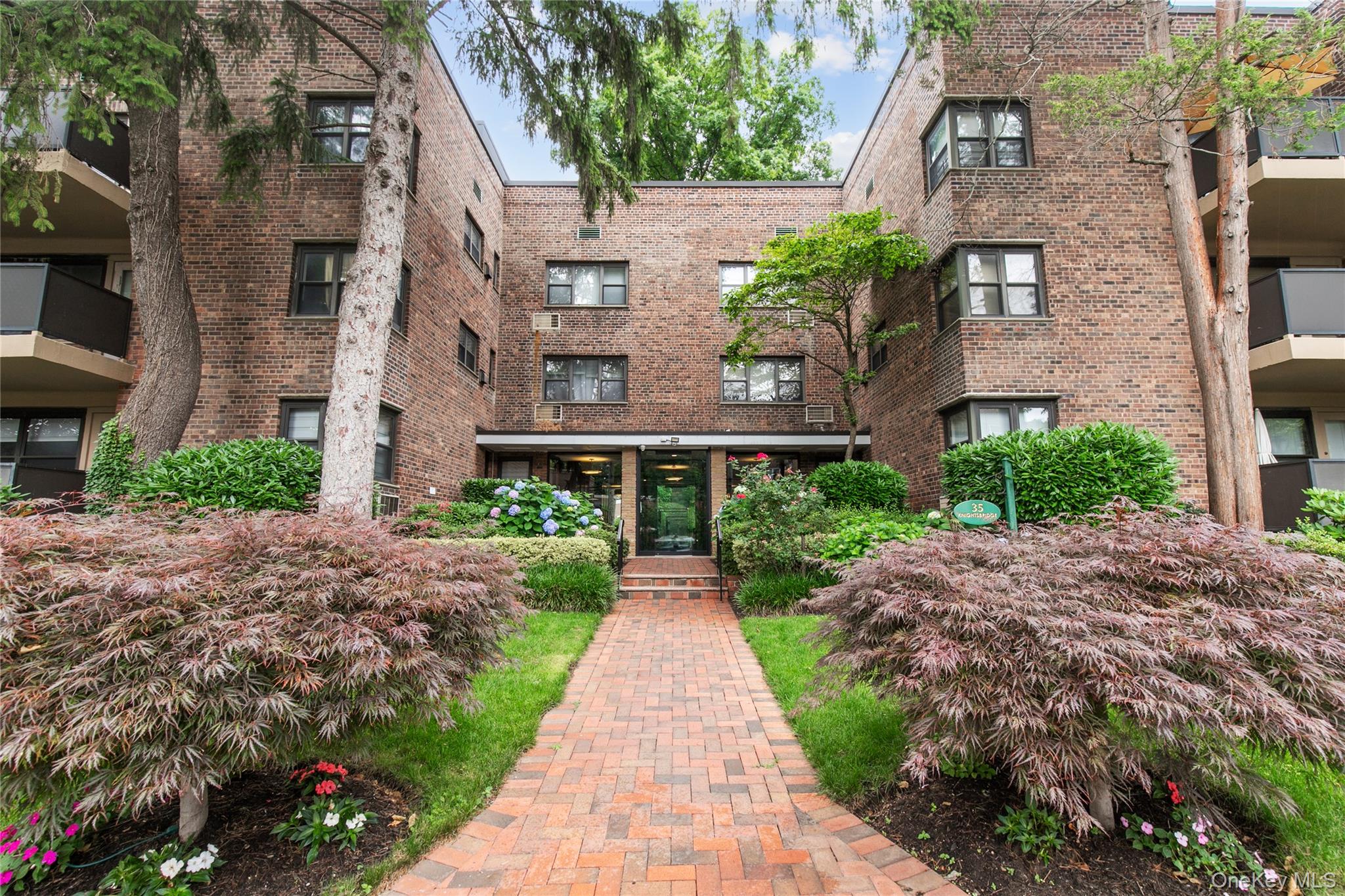 35 Knightsbridge Road, Unit 2B Great Neck, NY 11021 - Photo 18 of 20