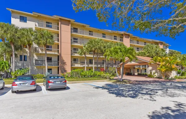 $3,000 | 901 Seafarer Circle, Unit 302, Jupiter, FL 33477