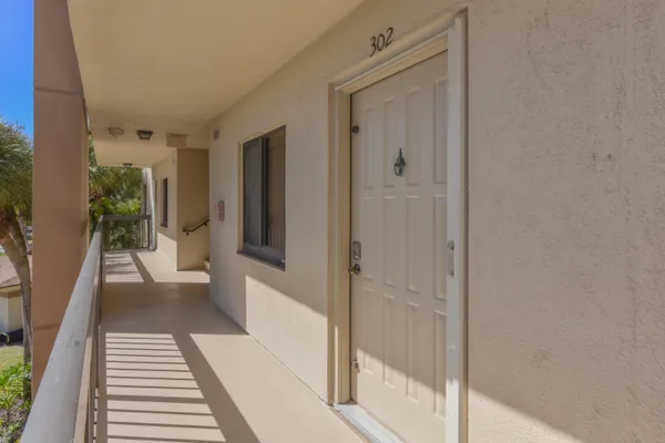 $3,000 | 901 Seafarer Circle, Unit 302, Jupiter, FL 33477