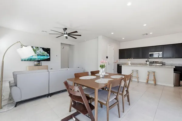 $2,700 | 1521 South Senate Street, Chandler, AZ 85286