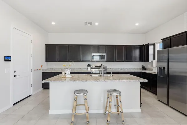 $2,700 | 1521 South Senate Street, Chandler, AZ 85286