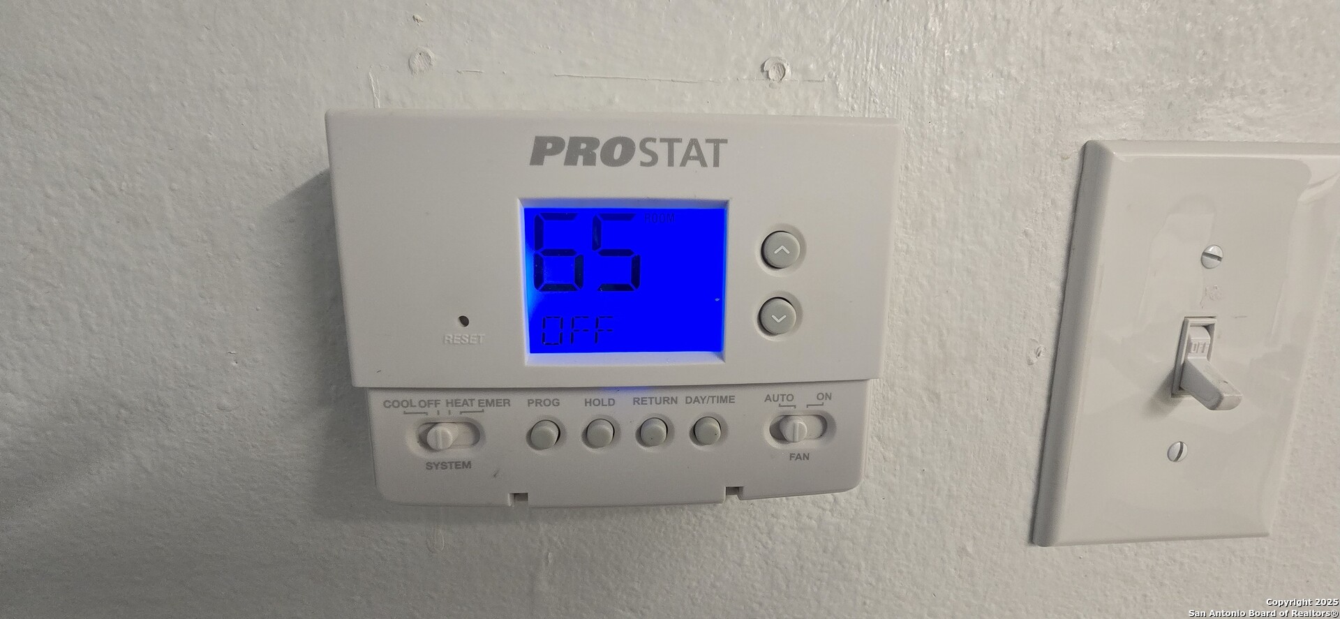 170 De Chantle Road, Unit 609 San Antonio, TX 78201 - Photo 19 of 20 a close up of a street sign