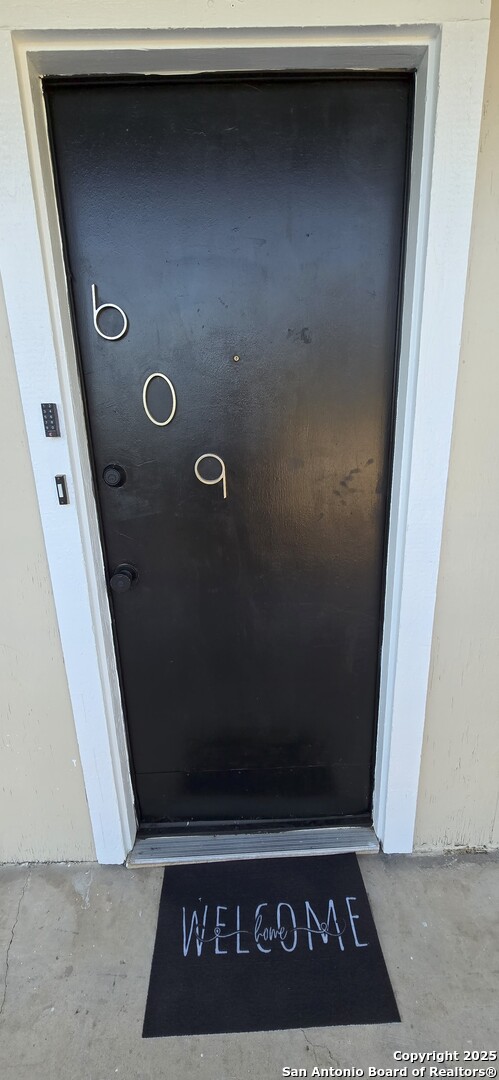 170 De Chantle Road, Unit 609 San Antonio, TX 78201 - Photo 20 of 20 a view of a door