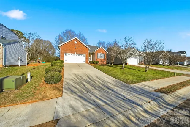 $300,000 | 1636 Mayfair Drive, Conover, NC 28613