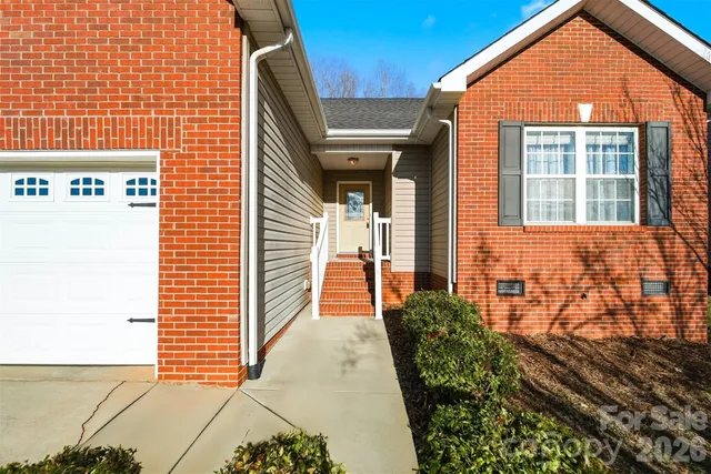 $300,000 | 1636 Mayfair Drive, Conover, NC 28613