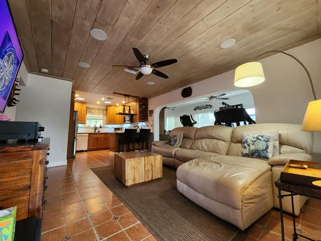 $4,950 | 1219 North M Street, Lake Worth Beach, FL 33460