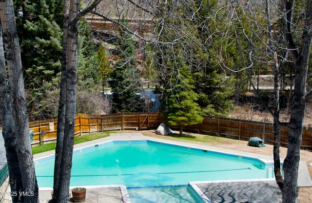 $1,350,000 | 4516 Meadow Drive, Unit 807, Vail, CO 81657