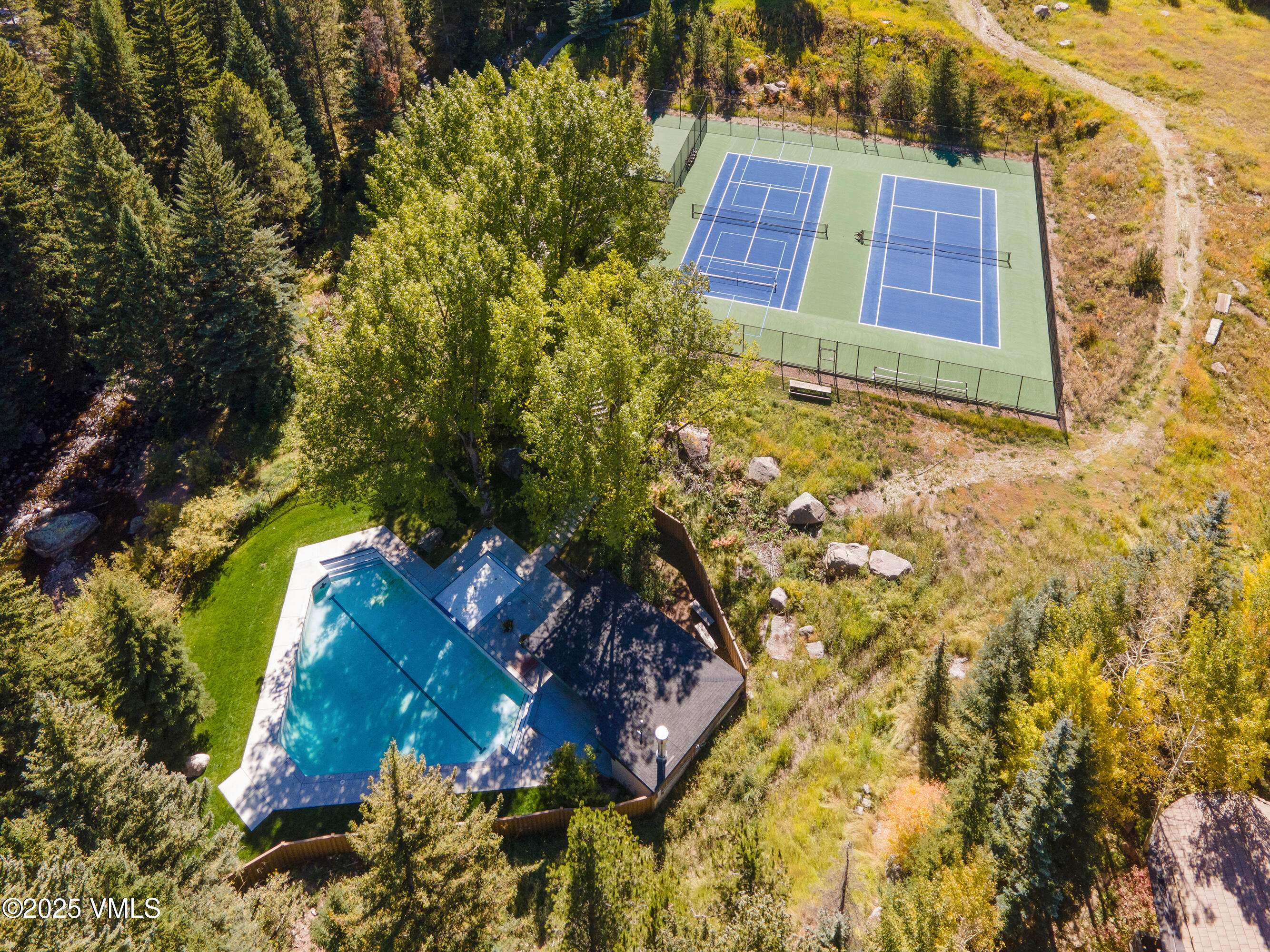 4516 Meadow Drive, Unit 807 Vail, CO 81657 - Photo 33 of 35 a view of a multi story yard